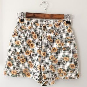 Vintage sunflower mom jean shorts  🌻 make offer**